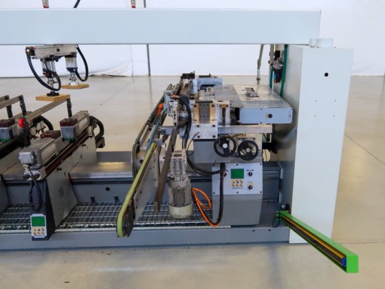 BIESSE - TECHNO F自动钻孔机