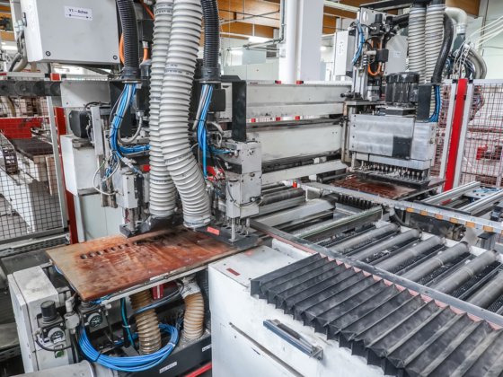 PRIESS - BMA DLS-CNC钻孔线