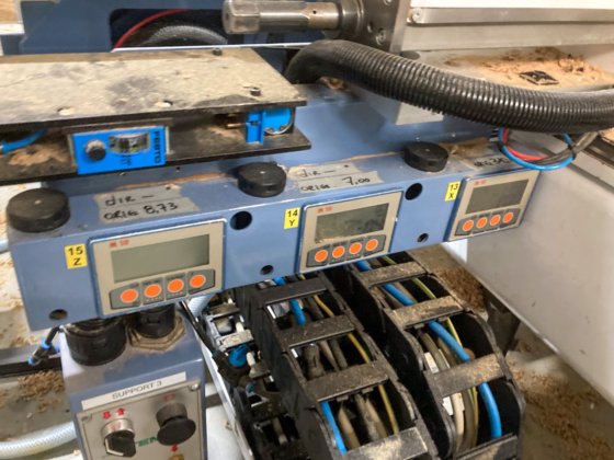 STEMAS - S519-14自動穴あけ機