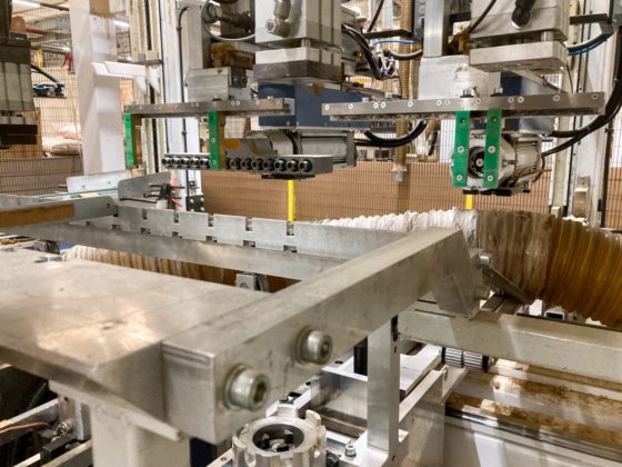 STEMAS - S519-14自動穴あけ機