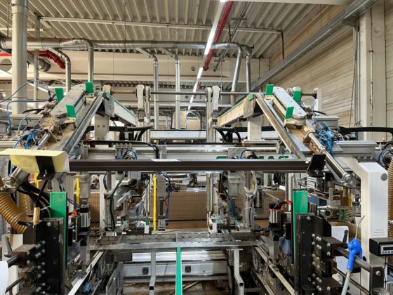 STEMAS - S519-14自動穴あけ機