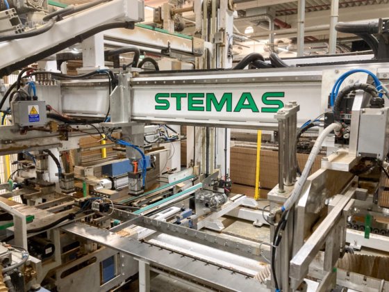 STEMAS - S519-14自動穴あけ機