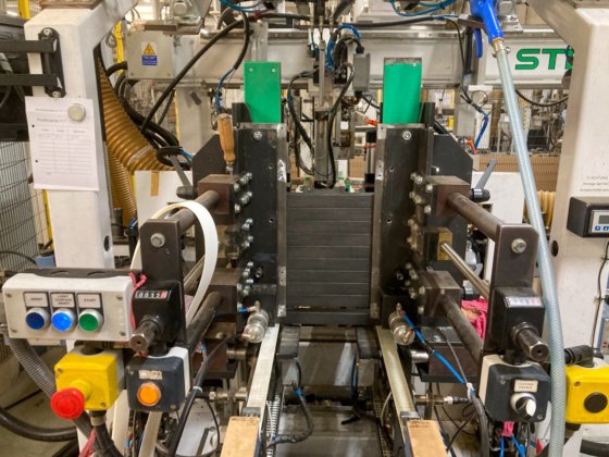 STEMAS - S519-14自動穴あけ機