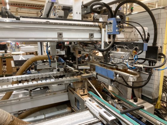 STEMAS - S519-14自動穴あけ機