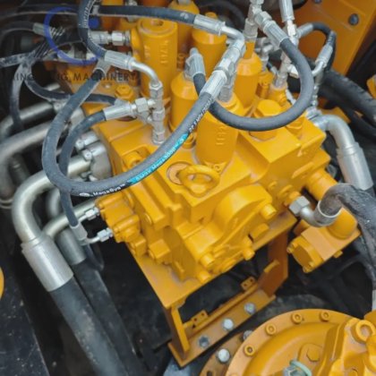 三一重工 50 吨 SY550H 大型二手挖掘机，状况良好，价格合理