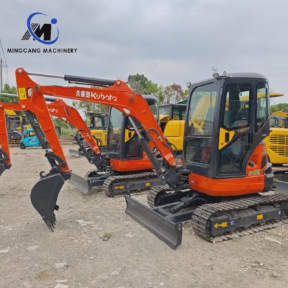 久保田 U35 3.5 吨小型近乎二手挖掘机出售，价格公道，质量上乘