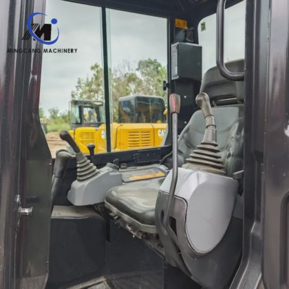 久保田 U35 3.5 吨小型近乎二手挖掘机出售，价格公道，质量上乘