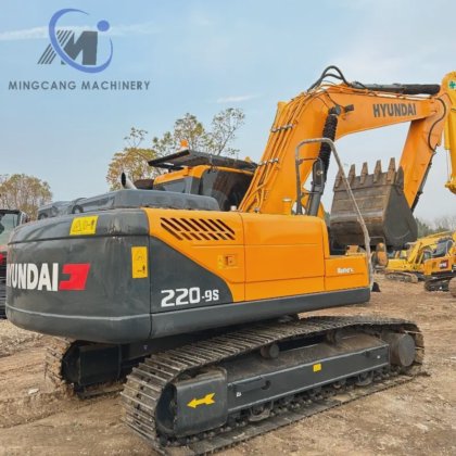 2022 二手现代 220-9S 22 吨挖掘机（适用于小型建筑工程