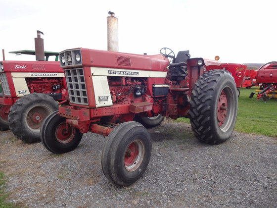 International Harvester 966 Tractor