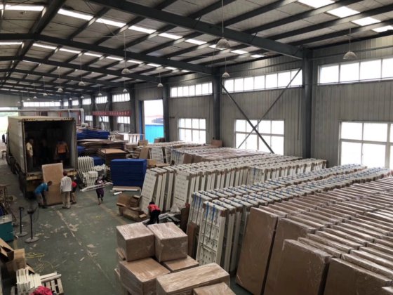 2 つのクランクの医学のベッド 2 機能病院ベッドの患者のための看護のベッド