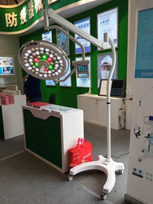 FL500D の新しい移動式外科ライト移動式 Shadowless 天井の歯科ランプ