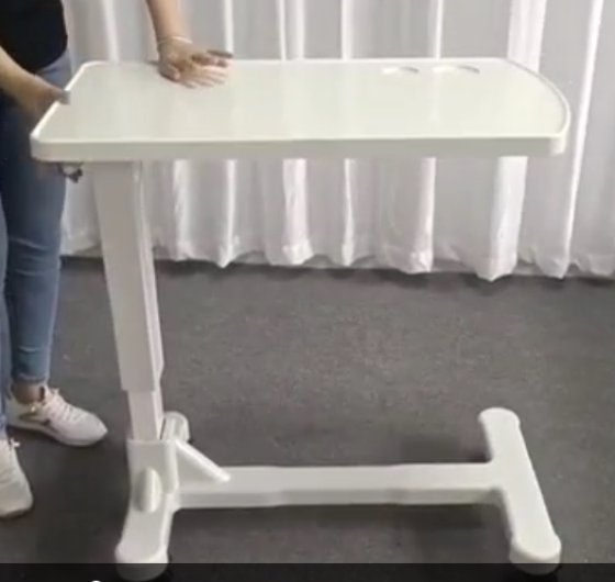 良質の調節可能な移動式ラップトップのカートの医学の看護の病院用家具患者は食事机のベッドのテーブルを食べる