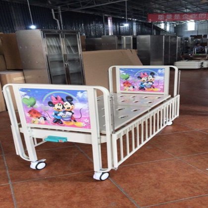 二重クランクの手動医学のベビーベッドのベッドの子供の病院のベッドの手動子供の小児科のベッド