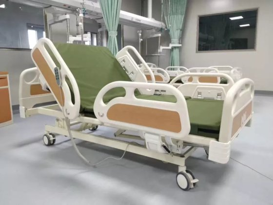 快適な病院のベッドの安い看護のベッド マットレスが付いている最もよい手動調節可能な病院用ベッド