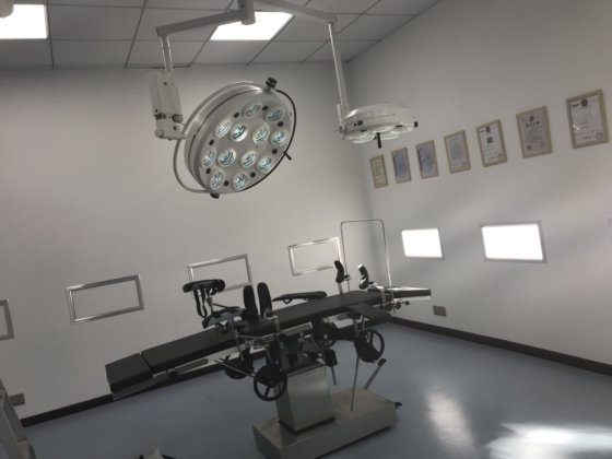 病院のための外科軽い天井の Shadowless 作動ライト 12 の反射器および