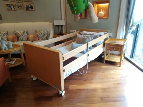 木製病院用ベッド 電動病院用ベッド 木製3機能 リナックモーター 電動病院用ベッド