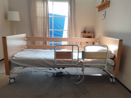 木製病院用ベッド 電動病院用ベッド 木製3機能 リナックモーター 電動病院用ベッド