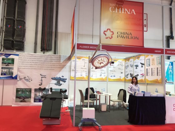 Shadowless 操作の移動可能で永続的な導かれたライトは外科ランプの病院装置をつけます