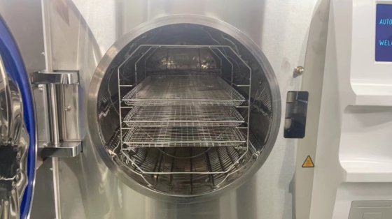 医学の殺菌の病院医院のテーブルの上のオートクレーブ圧力携帯用蒸気の滅菌装置 3 脈拍の真空システム：