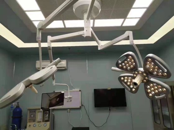 緊急の医学の供給 Celling の Shadowless の外科ライトは作動ランプを導きました