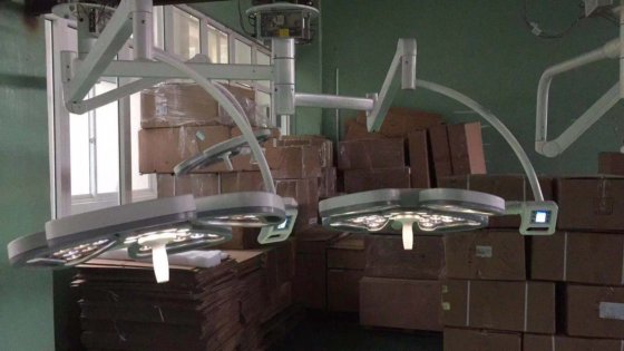 緊急の医学の供給 Celling の Shadowless の外科ライトは作動ランプを導きました