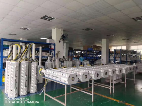 ICU の天井は橋/吊り下げ式 PF-30 病院の内視鏡検査の吊り下げ式タワー操作のアルミニウム ペンダントを取付けました