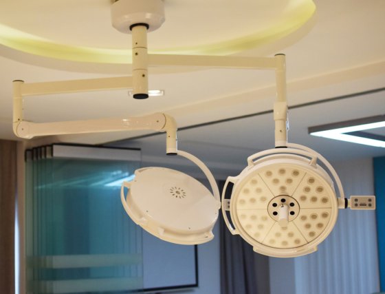 2 ランプのヘッド天井 LED の外科検査ライト Shadowless