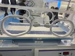 セリウムの新生児の定温器の赤ん坊のウォーマーの移動式承認された病院の新生児の赤ん坊の新生児の幼児定温器