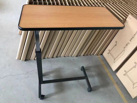 調節可能な移動式ラップトップのカートの医療機器の看護の移動可能な木製の終わるベッドのテーブル、病院の家具の患者は食事机を食べます