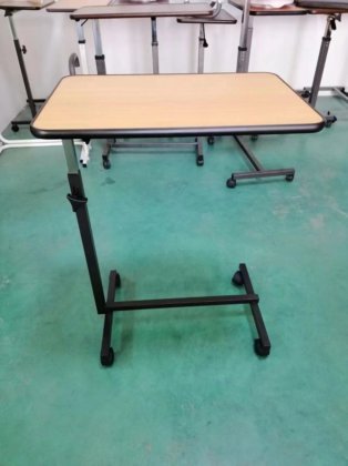 調節可能な移動式ラップトップのカートの医療機器の看護の移動可能な木製の終わるベッドのテーブル、病院の家具の患者は食事机を食べます