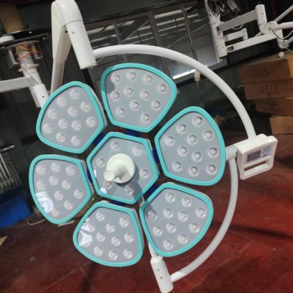 天井の手術室ライトは外科操作のためのライトを導きました 影のない操作ランプを導きました