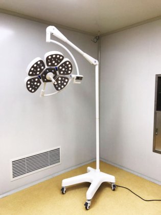 医学 LED 操作ライト Shadowless ランプの倍の頭部の外科作動ランプ