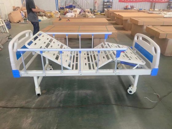 2 クランク クリニック機器手動調節可能な関数ホーム医療ベッド看護病院ベッド患者のため