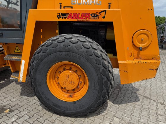 Bomag BW 213D-2 compactor