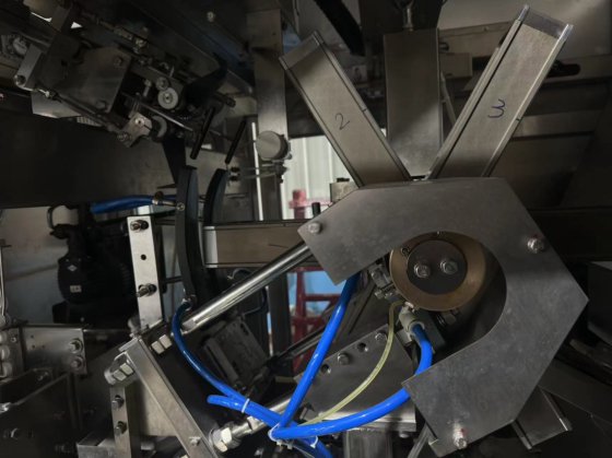 2023 全新山墙式灌装线