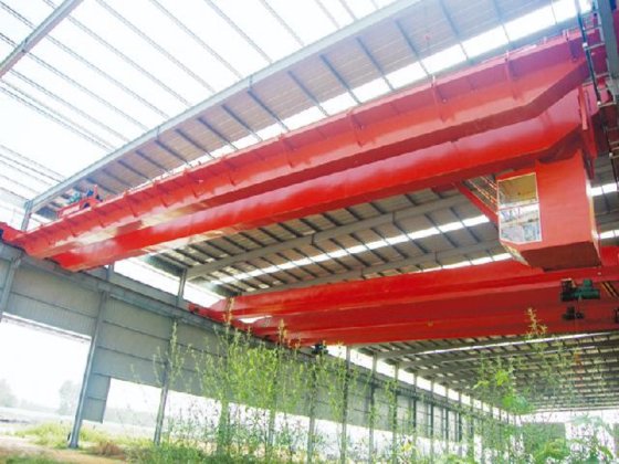 带吊钩的桥式起重机