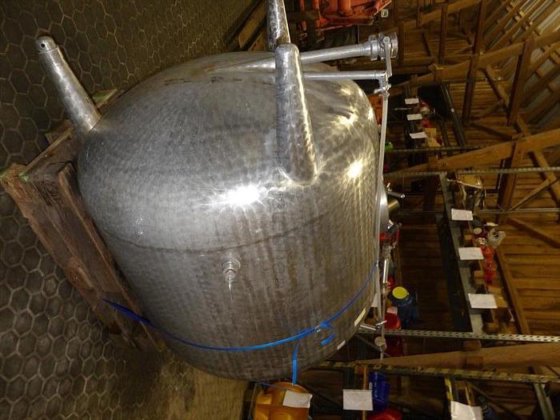 明るいビールタンク