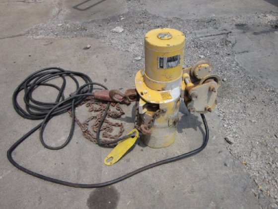 Budgit Chain Hoist 2747 in