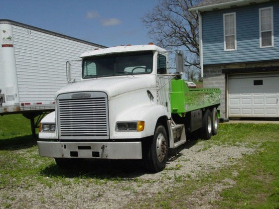 1994 Freightliner 2000 Gallon Flat