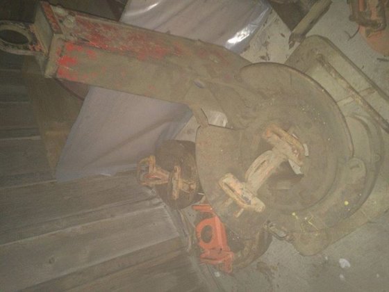 Generic Hydraulic tongs with casing