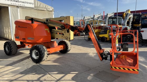 2017 JLG 450 AJ