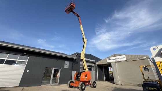 2017 JLG 450 AJ