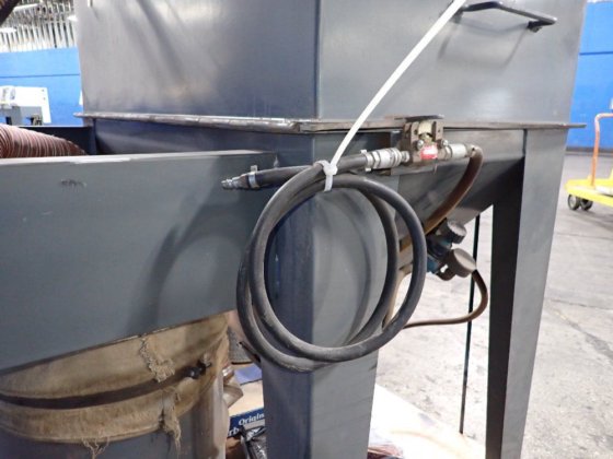 Trin-mac Company Blast Cabinet