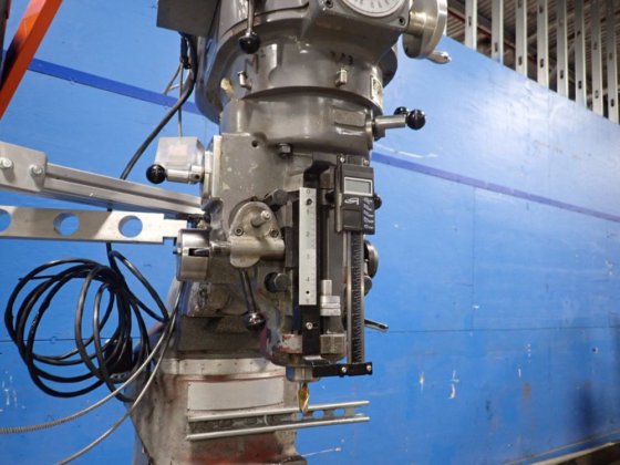 Fresadora vertical Sharp de 9"