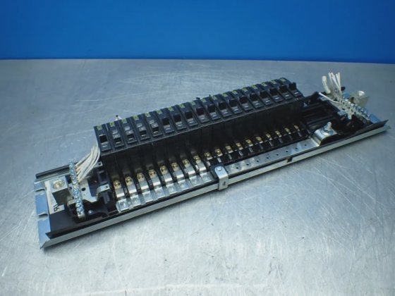 Square D Circuit Breaker Panel Board W/breakers - Nqm810m1csb8 in ...