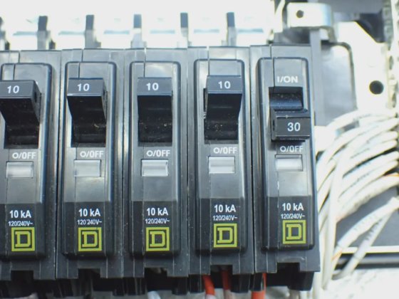 Square D Circuit Breaker Panel Board W/breakers - Nqm810m1csb8 in ...