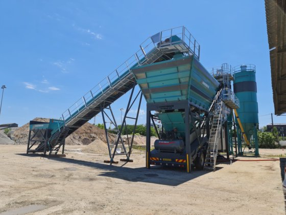 コンストマック プレフィードコンベヤ