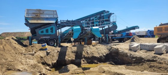 Constmach 移动式筛分和清洗设备