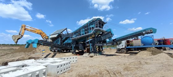 Constmach 移动式筛分和清洗设备