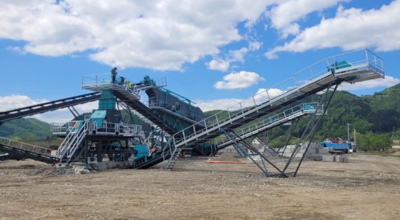 康斯特马赫带式输送机